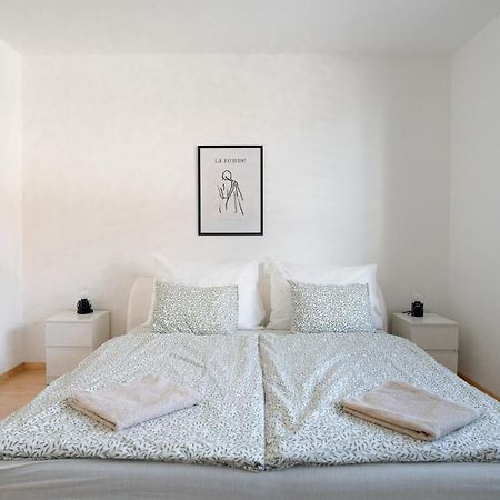 The Dante Villa Apartments プラハ エクステリア 写真
