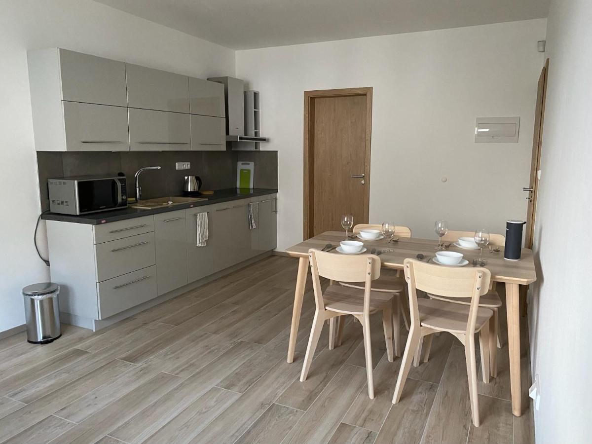 The Dante Villa Apartments プラハ エクステリア 写真