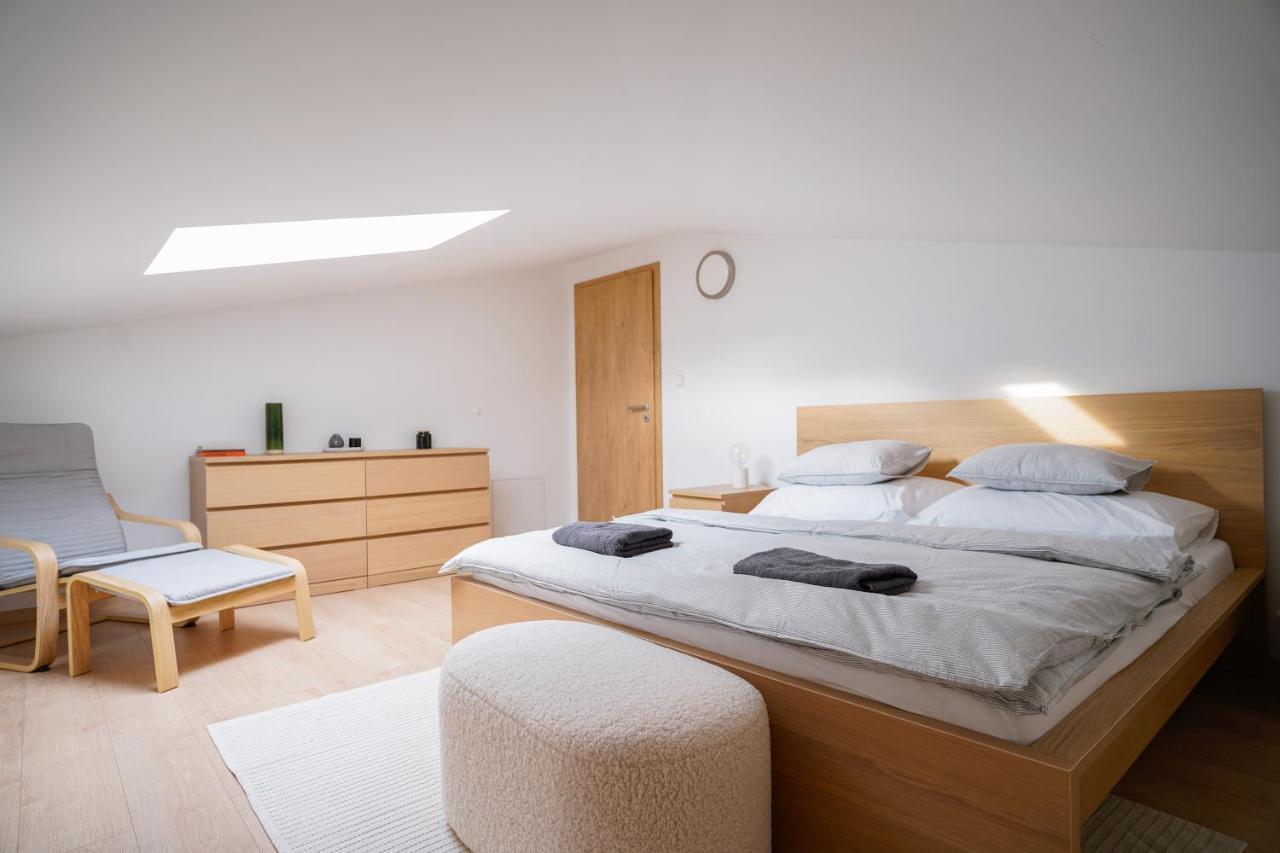 The Dante Villa Apartments プラハ エクステリア 写真