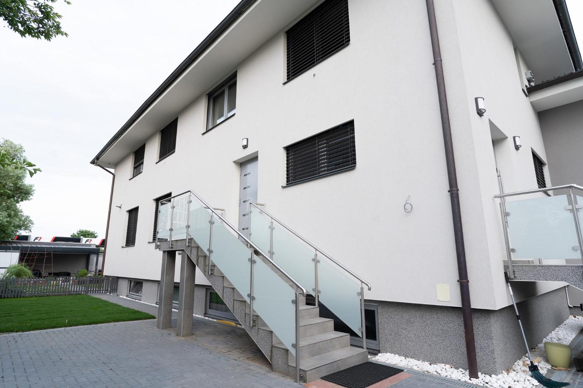 The Dante Villa Apartments プラハ エクステリア 写真